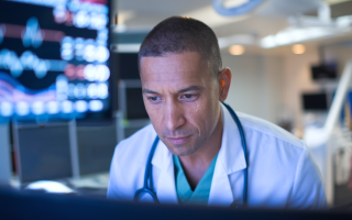 medecin-dos-tableau-numerique-donnees