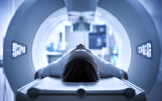 silhouette-table-imagerie-scanner-moderne