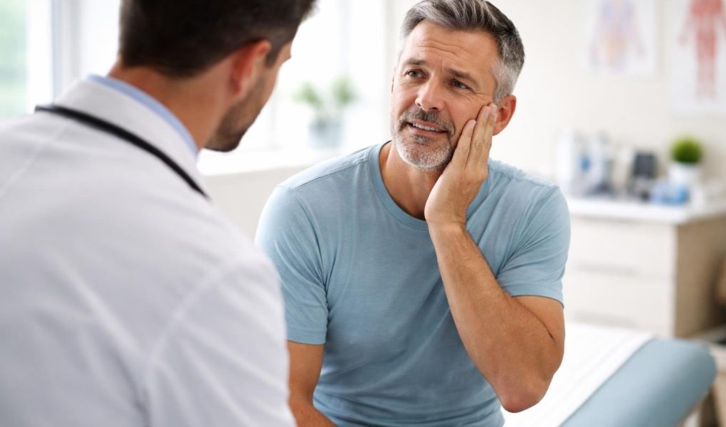 medecin-patient-table-cabinet-lumineux