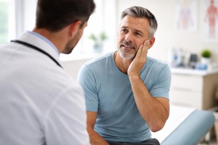 medecin-patient-table-cabinet-lumineux